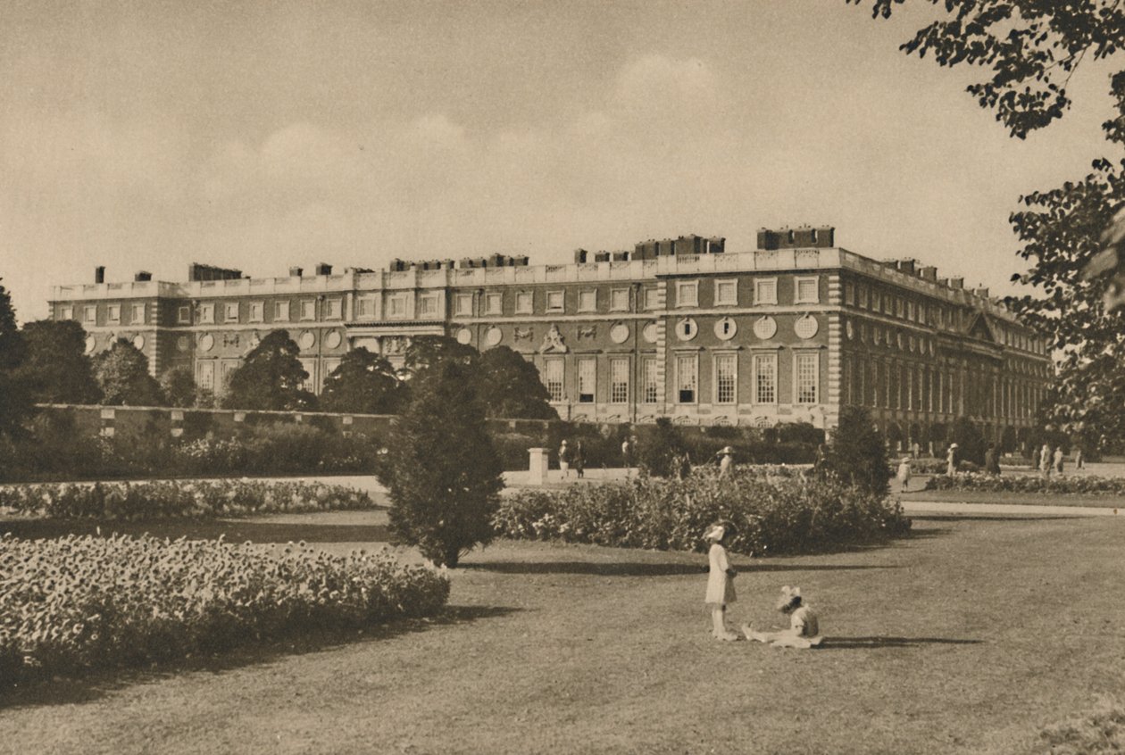 East Wing of Hampton Court lagt til av Wren på stedet for Cardinals Work, c1935. av Donald McLeish