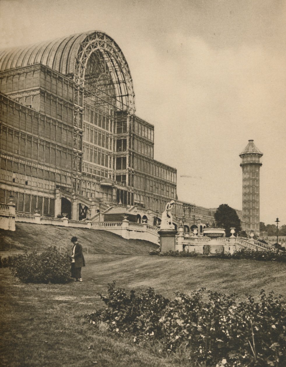 Glass and Girders of the Crystal Palace i Sydenham, c1935. av Donald McLeish
