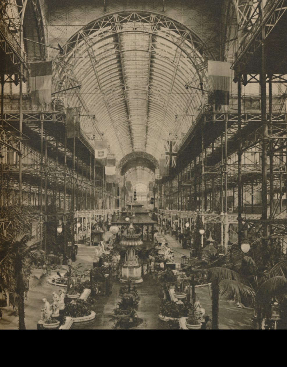 Great Hall med dens klyngede bjelker og prydvann, c1935. av Donald McLeish