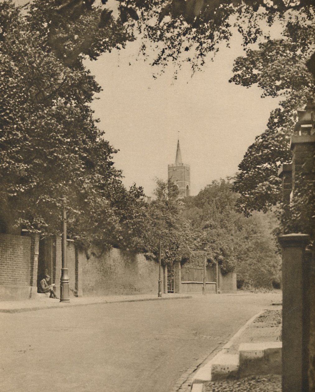 Hampstead Church fra Between the Leafy Walls of Frognal Lane, c1935. av Donald McLeish