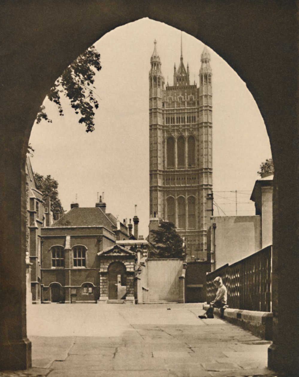 Little Deans Yard at Westminster: A View of an English Public School, c1935. av Donald McLeish