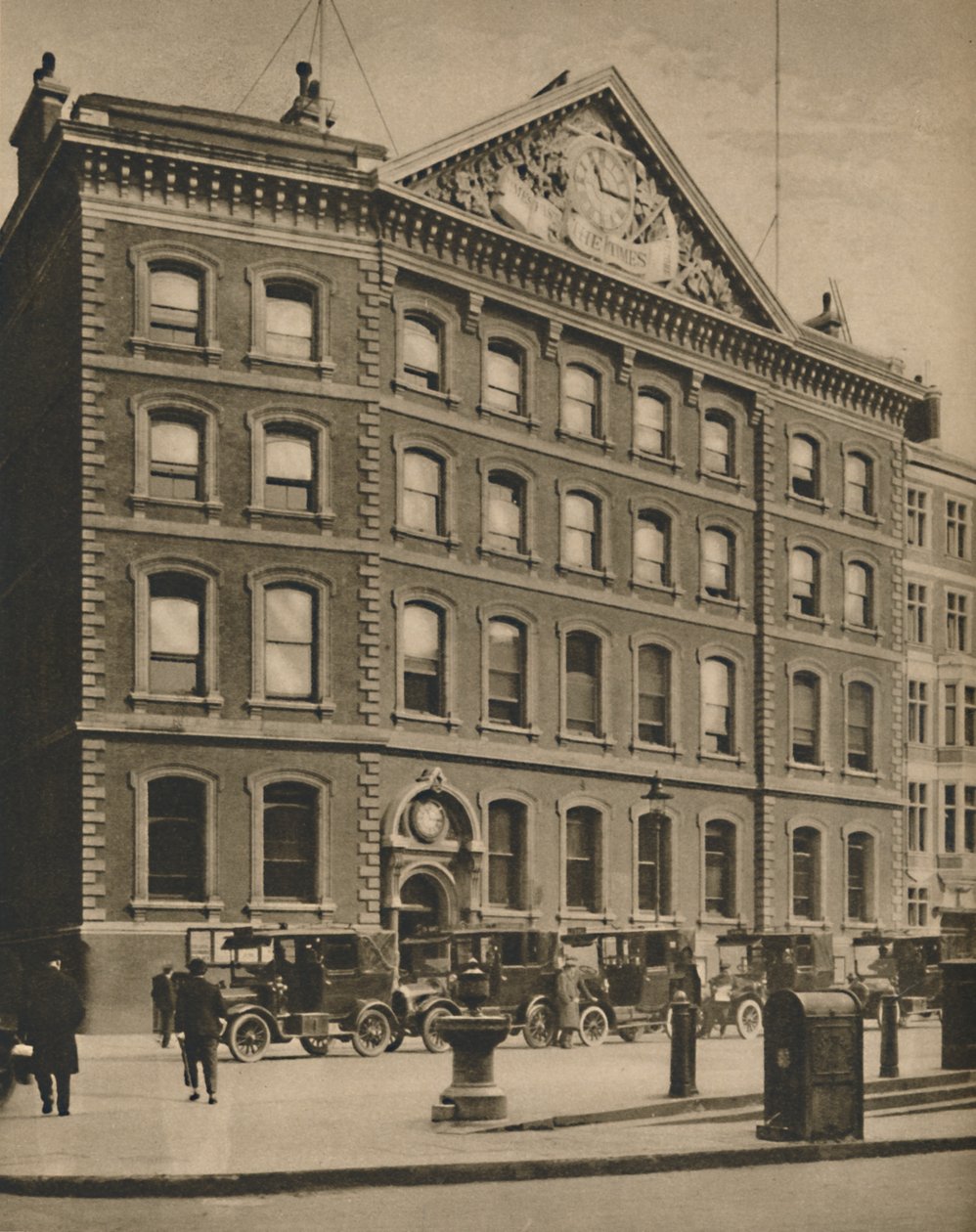 Kontorer til The Times i Queen Victoria Street nær et historisk sted, c1935. av Donald McLeish