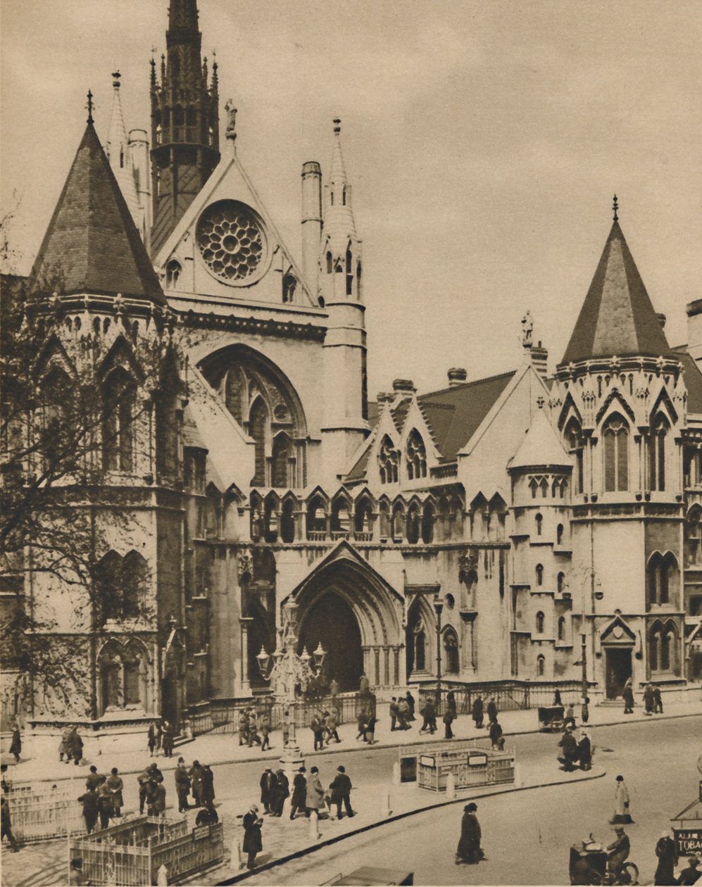 Royal Courts of Justice fra et vindu på hjørnet av Essex Street, c1935. av Donald McLeish