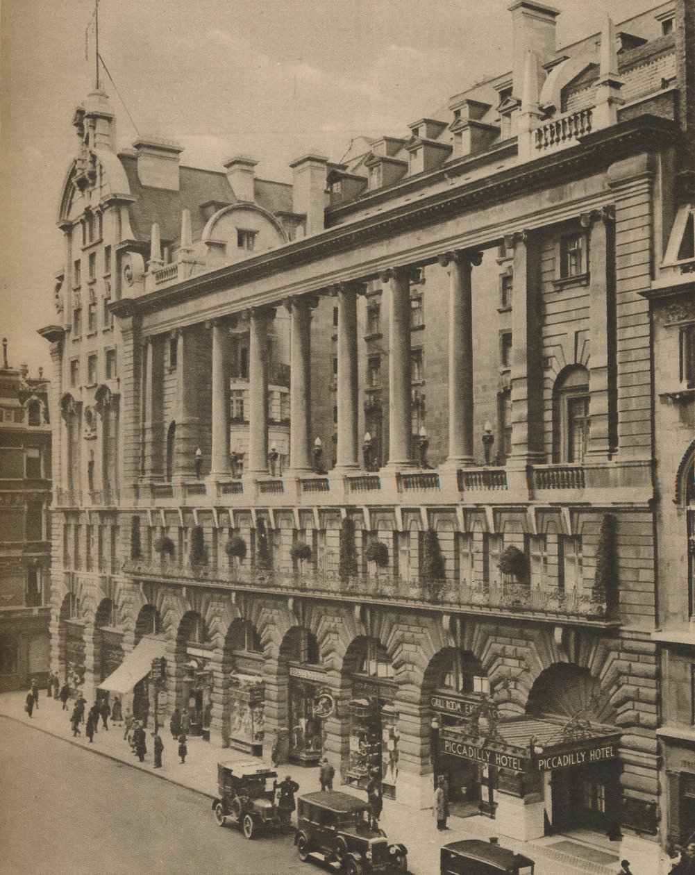 Sørfronten av Piccadilly Hotel, reist i 1908, c1935. av Donald McLeish