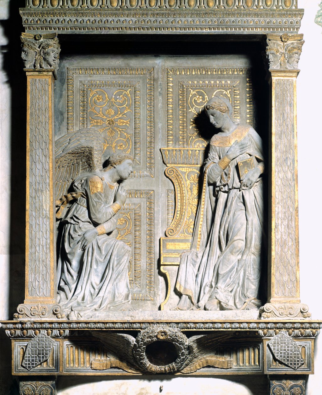 Annunciation, av Donatello (ca 1386-1466), Basilica di Santa Croce (Basilica of Holy Cross) i Firenze, Toscana av Donatello