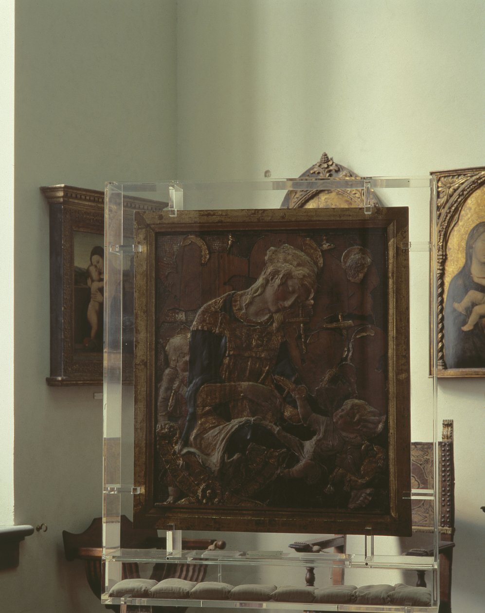 Madonna og barn (polykrom gips, tre, lær, glass) av Donatello