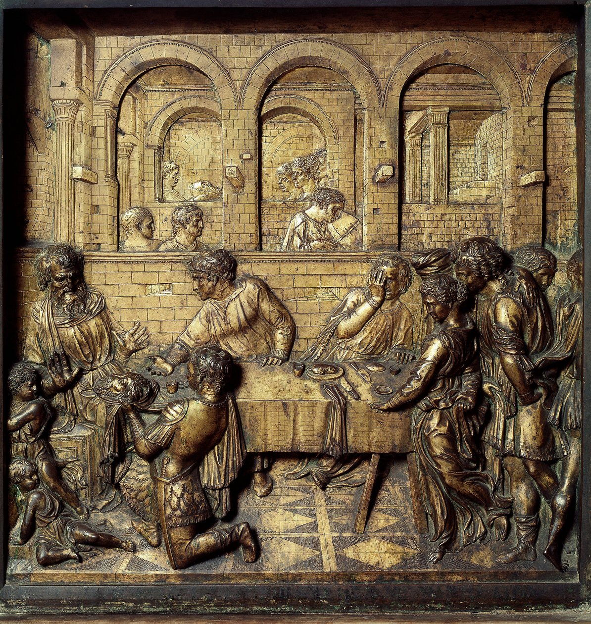 Banketten til Herode Antipas II (21 f.Kr.-39 e.Kr.). Detalj av det nedre relieffet av døpefonten realisert av Donato di Niccolo di Betto Bardi dit Donatello (1386-1466) av Donatello