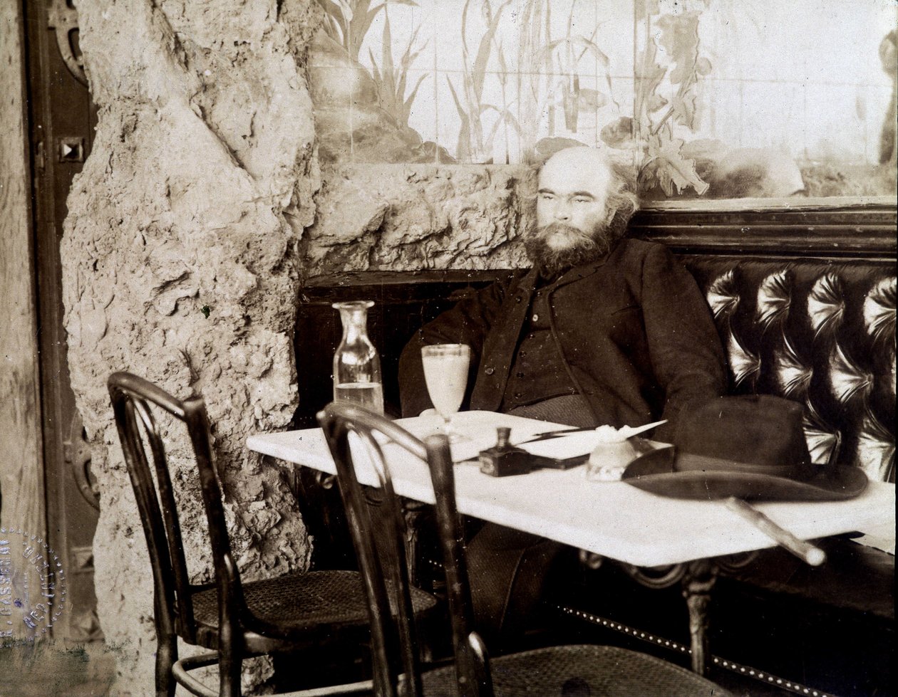 Verlaine i en bistro drikker absint av Dornac