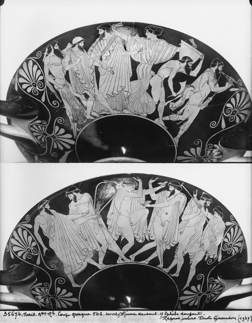 Loftskopp med rød figur som viser Dionysos som bringer Hefaistos tilbake til Olympus-fjellet, ca. 480 f.Kr. keramikk bw foto av Douris