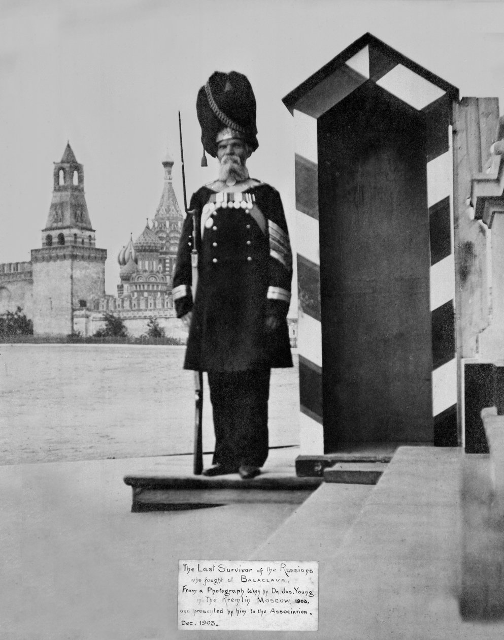Den siste overlevende av russerne som kjempet ved Balaclava, Moskva, 1903 av Dr. James Young