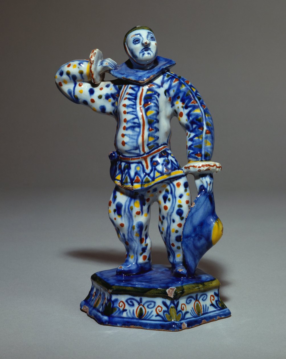 En nederlandsk Delft-figur av Harlequin, ca. 1720 av Dutch School