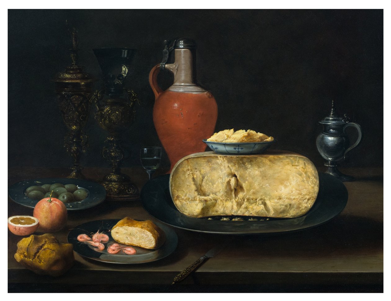 Et stilleben med ost, smør, brød, reker, appelsiner, oliven og vin på et bord av Dutch School