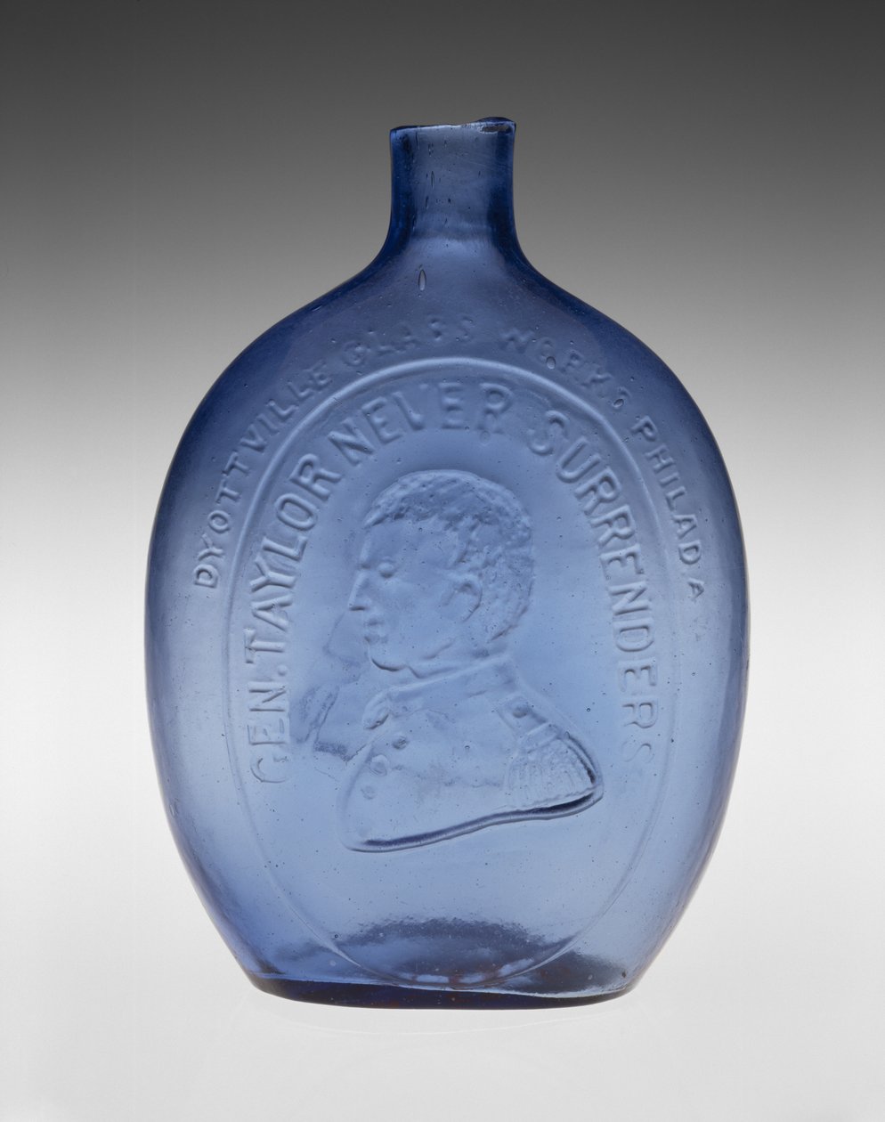 Figurkolbe, ca. 1847 (ikke-bly glass) av Dyottville Glass Works