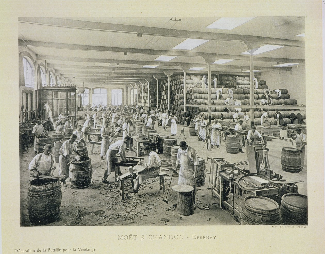 Klargjøring av fat for årgangen, fra 'La France Vinicole', utgitt av Moet und Chandon, Epernay (photolitho) av E.M. Choque