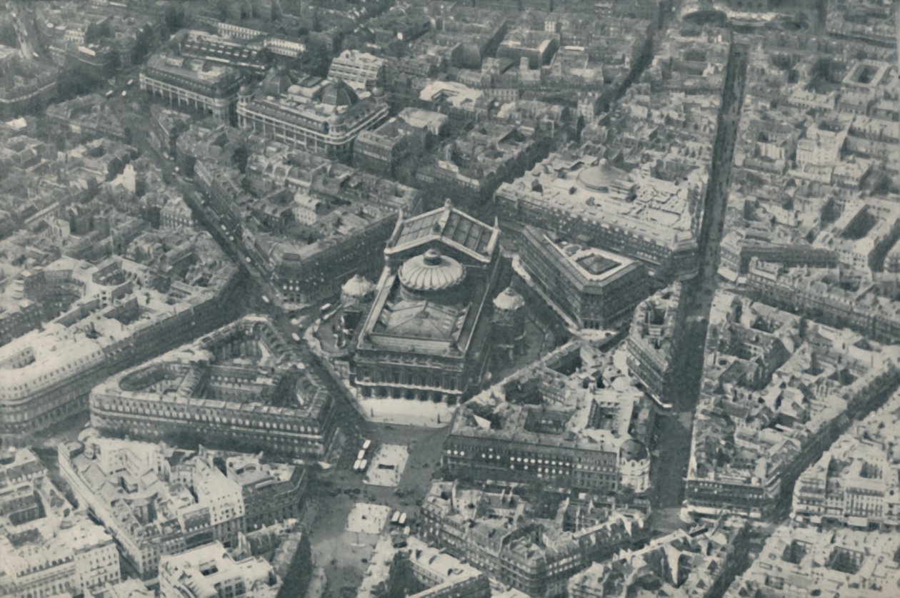 Sentralt arkitektonisk trekk ved Paris forbedret av fremsyn i gatedesign, c1935 av ENA