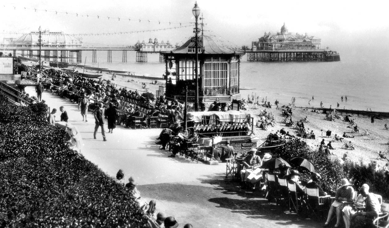 Bandstanden og bryggen, Eastbourne, East Sussex, tidlig på 1900-tallet. av E. Dennis