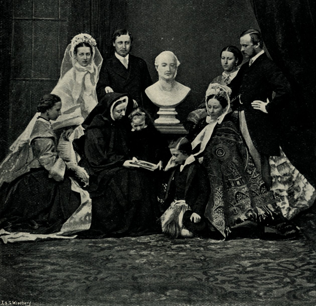 En kongelig familiegruppe, 10. mars 1863, c1897. av E. and S. Woodbury