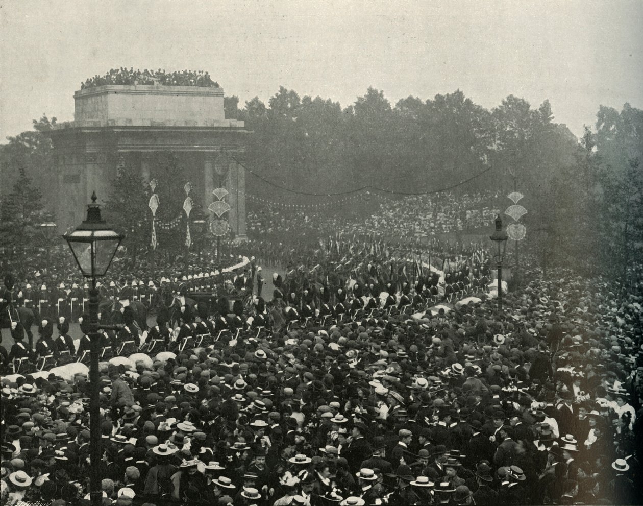 Ankomst av den kanadiske premieren The Hon. Wilfrid Laurier ved Hyde Park Corner, 1897. av E. and S. Woodbury