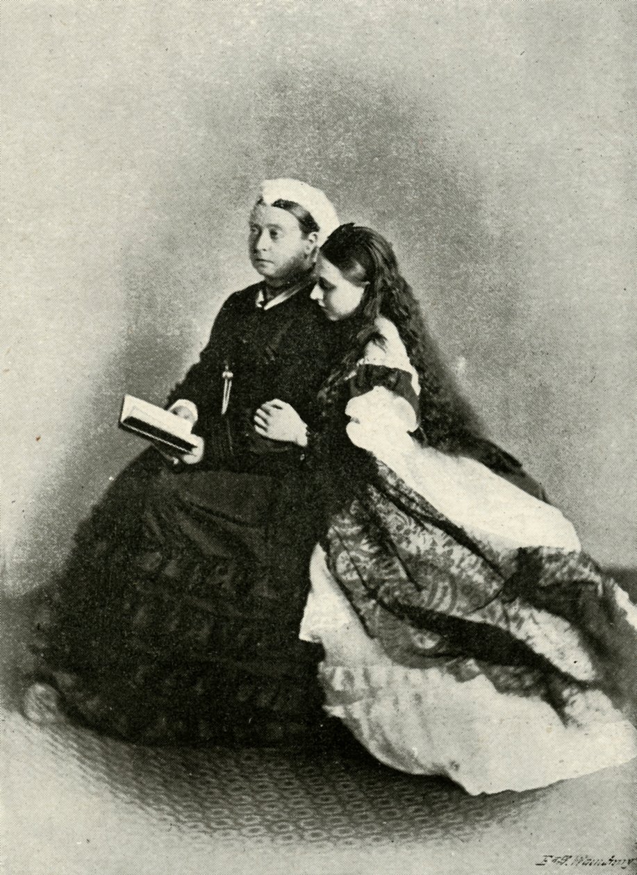 Hennes Majestet med prinsesse Beatrice, april 1871, c1897. av E. and S. Woodbury