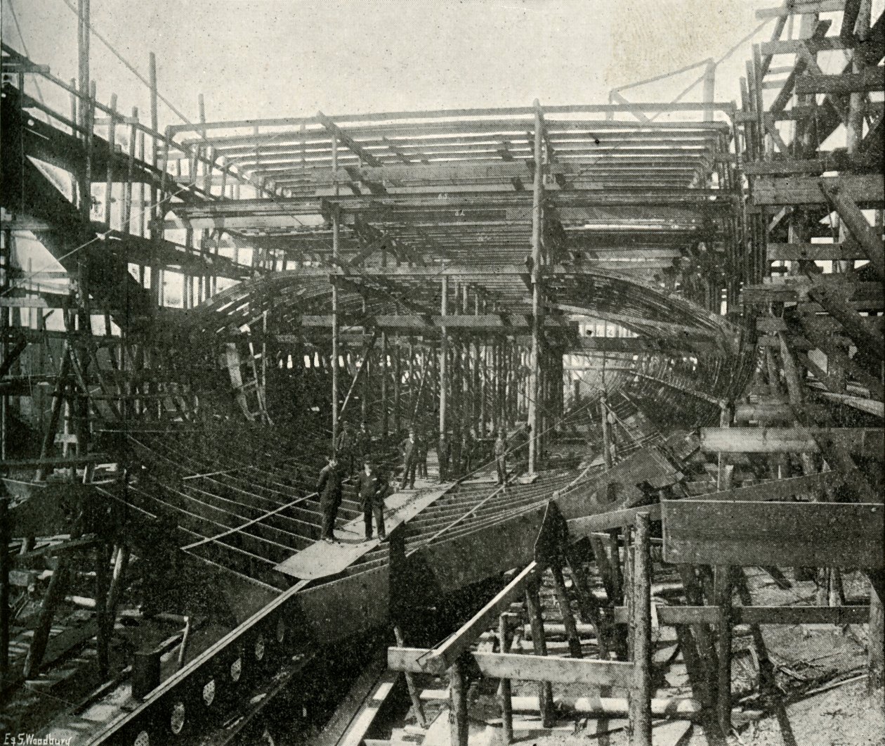 The Building of a War-Ship: En førsteklasses cruiser på gang ved Thames Ironworks, c1897 av E. and S. Woodbury