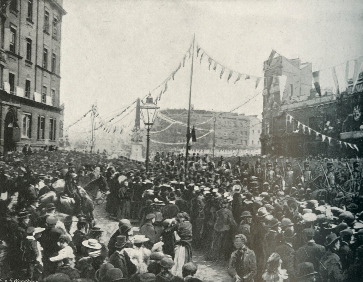 The Royal Procession: The Royal Horse Artillery Passing St. Georges Circus, Borough, 1897 av E. and S. Woodbury