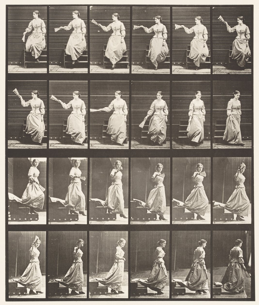 Plate 140. Nedstigende trapp ser seg rundt og vinker med vifte av Eadweard Muybridge