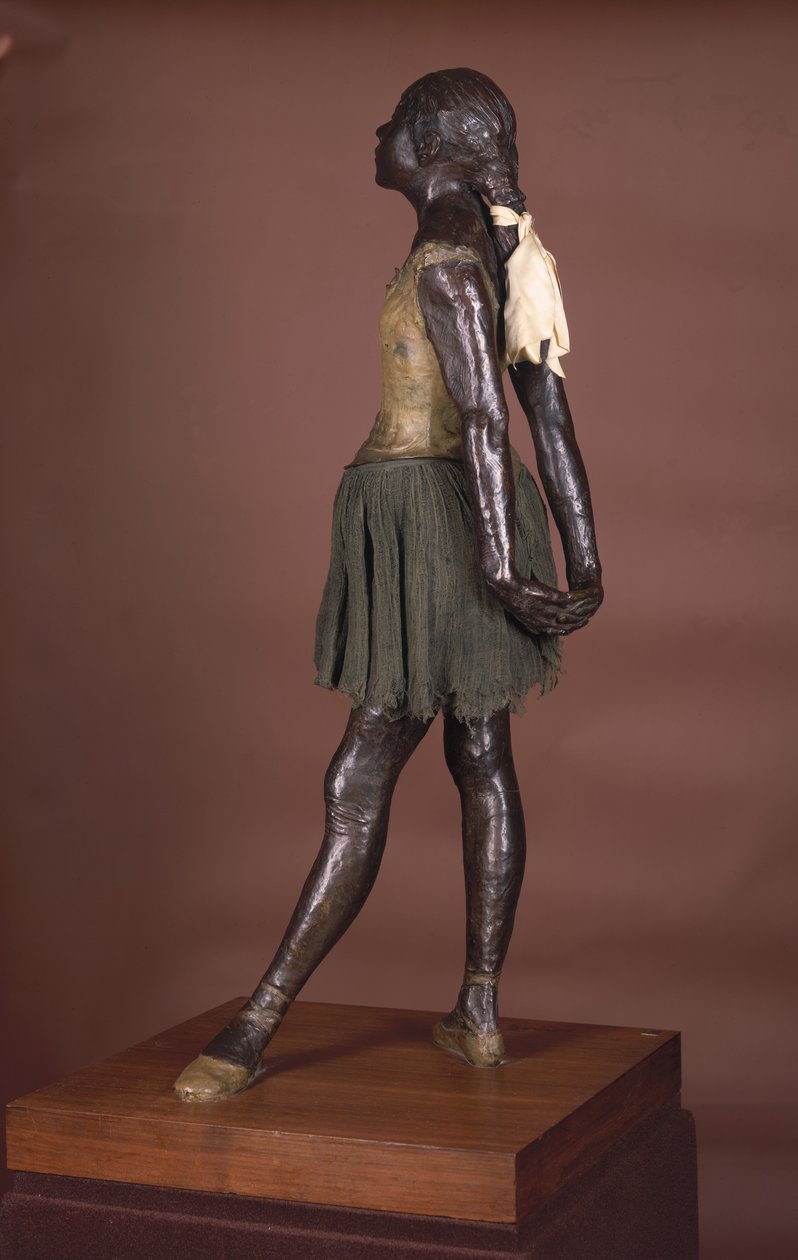 Ballettdanser, kledd (bronse) av Edgar Degas