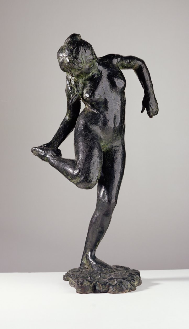 Danser ser på sålen på høyre fot (bronse) av Edgar Degas
