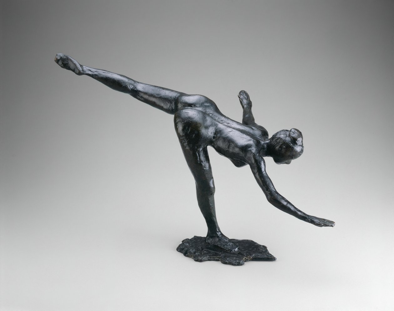 Arabesque, modellert 188590 cast 191921. av Edgar Degas