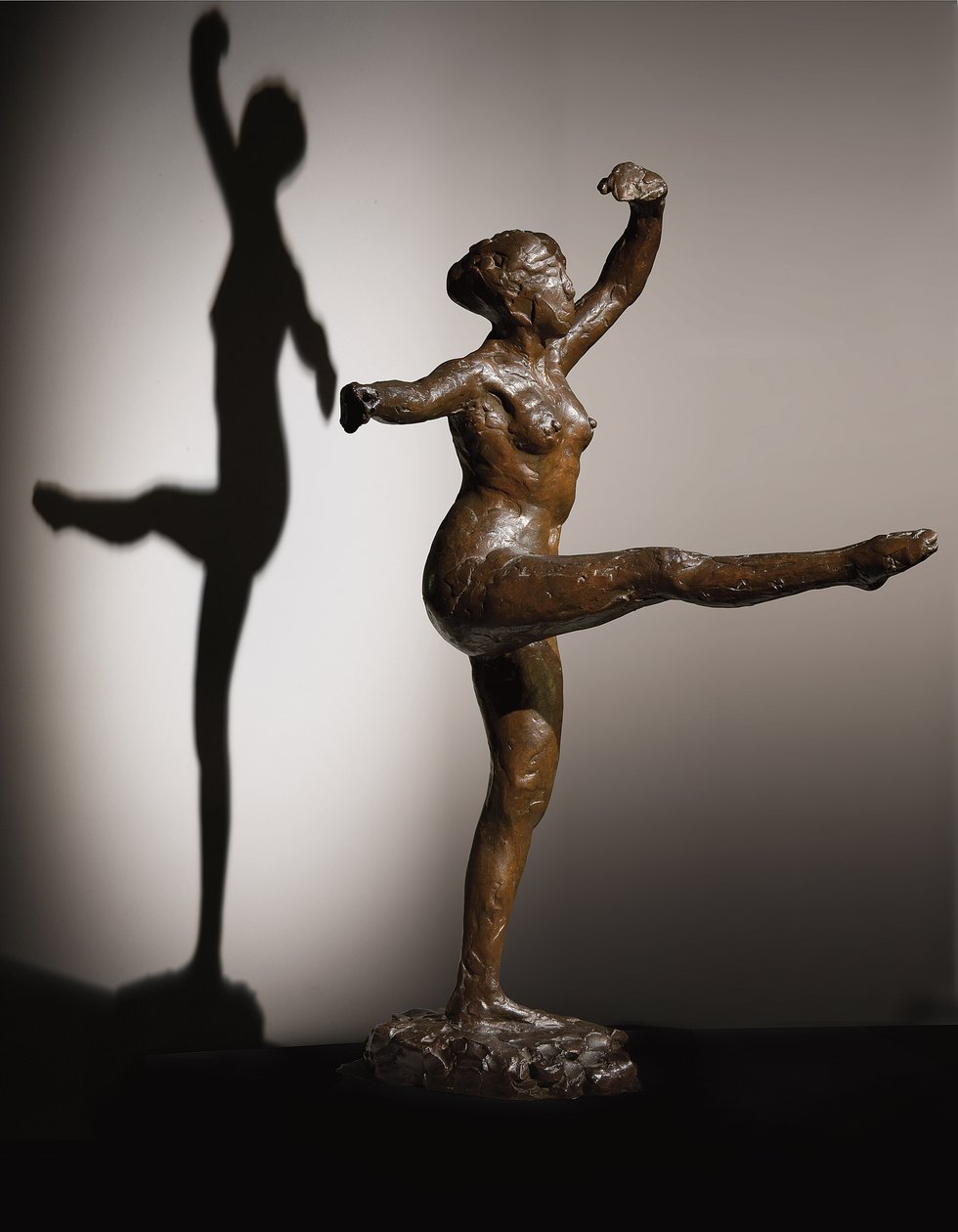 Danser, fjerde posisjon foran, på venstre ben, tredje studie, ca. 1882-1885 ; ca. 1919-1937 av Edgar Degas
