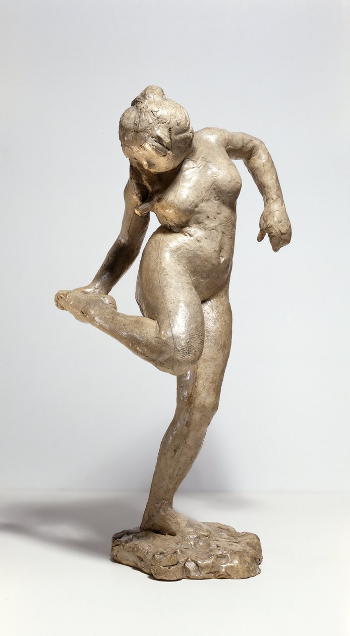 Danser ser på fotsålen (gips) av Edgar Degas