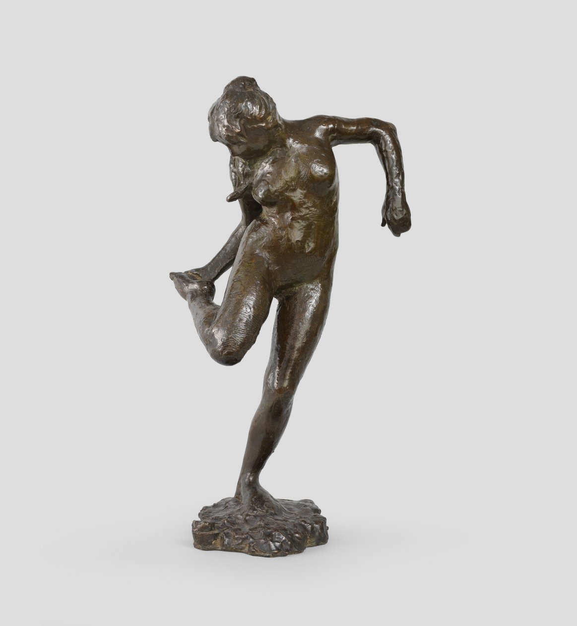 Danser ser på den høyre fotsålen, 1895-1903 av Edgar Degas
