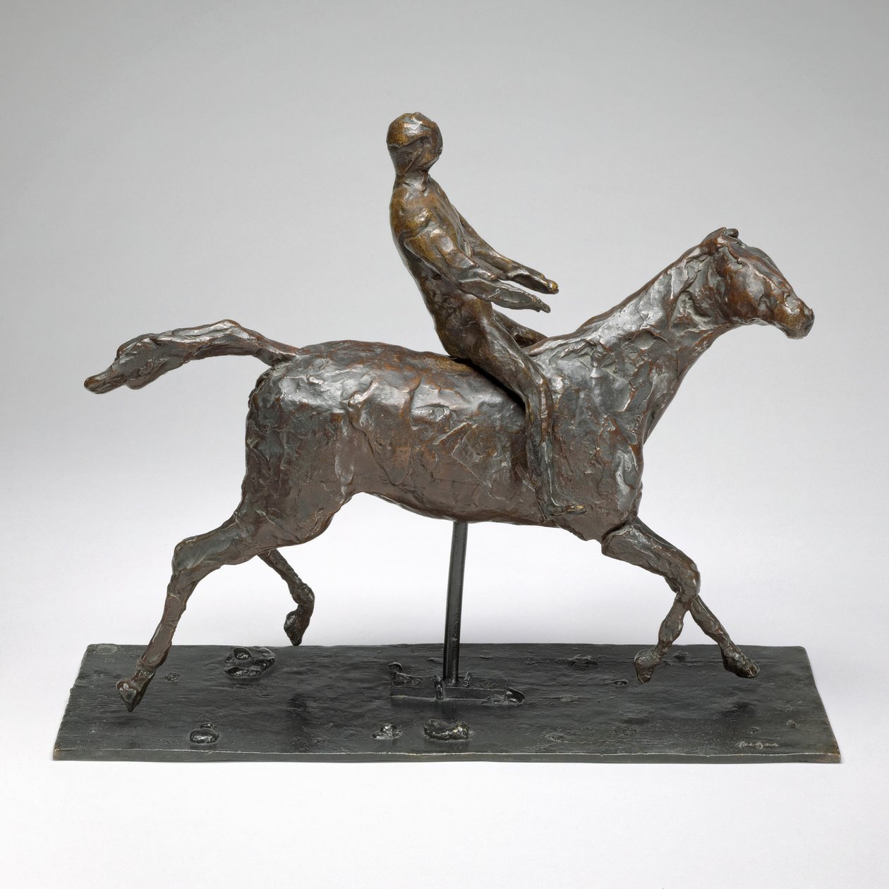 Hest med jockey, hest som galopperer, snur hodet til høyre, føttene berører ikke bakken... av Edgar Degas