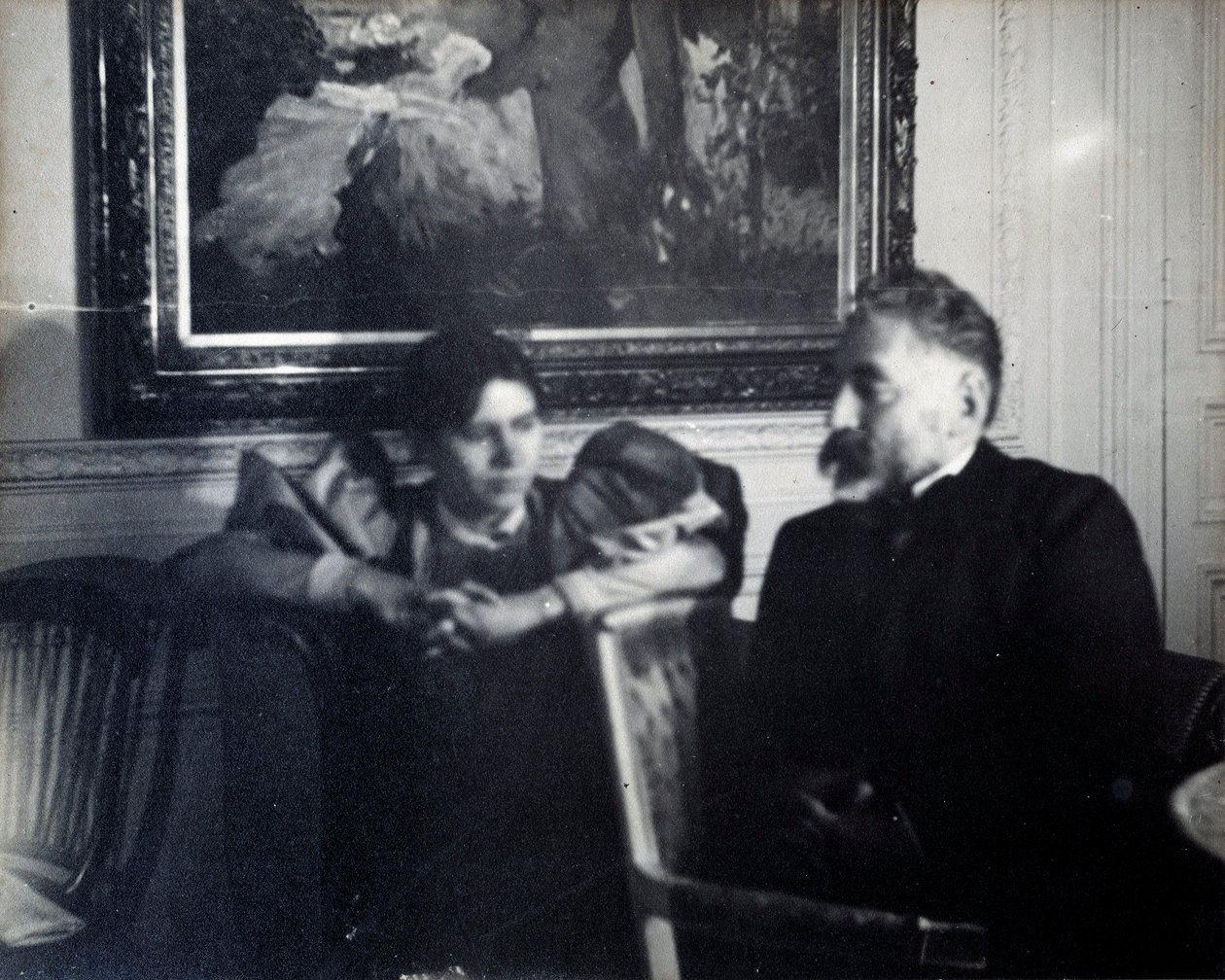 Portrett av forfatteren Stephane Mallarme (1842–1898) og Paule Gobillard, niese av Berthe Morisot”” Fotografi av Edgar Degas (1834–1917) 1896 Søn. 0,29x0,37 m Paris, musee d