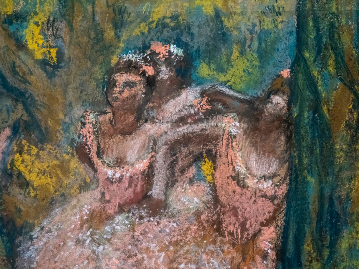 Tre dansere i lakseskjørt (detalj). 1904-1906. Pastell på maruflepapir på papp. av Edgar Degas