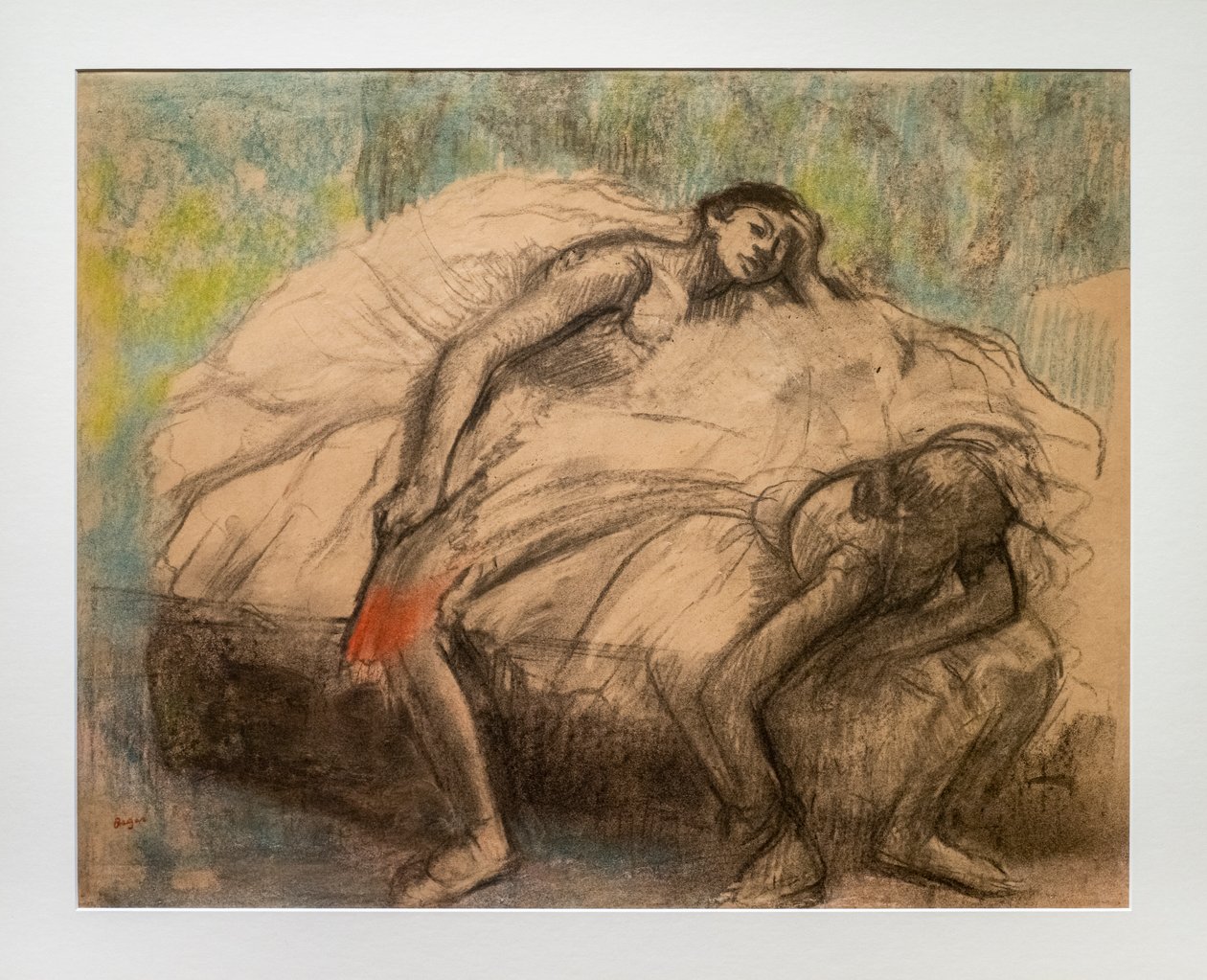To dansere i ro. 1890-1895. Kull, pastellhøydepunkter på papir. av Edgar Degas