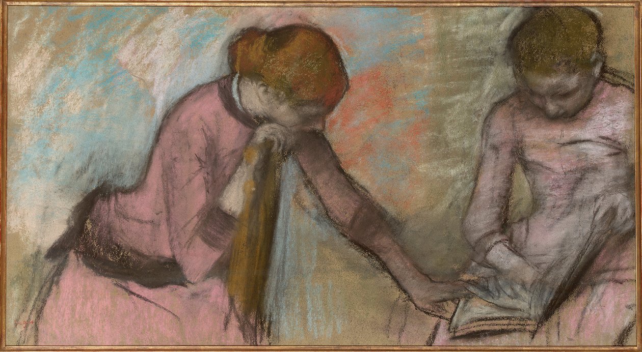 Unge jenter ser på et album, ca. 1884 (pastell på papir lagt ned på kort) av Edgar Degas
