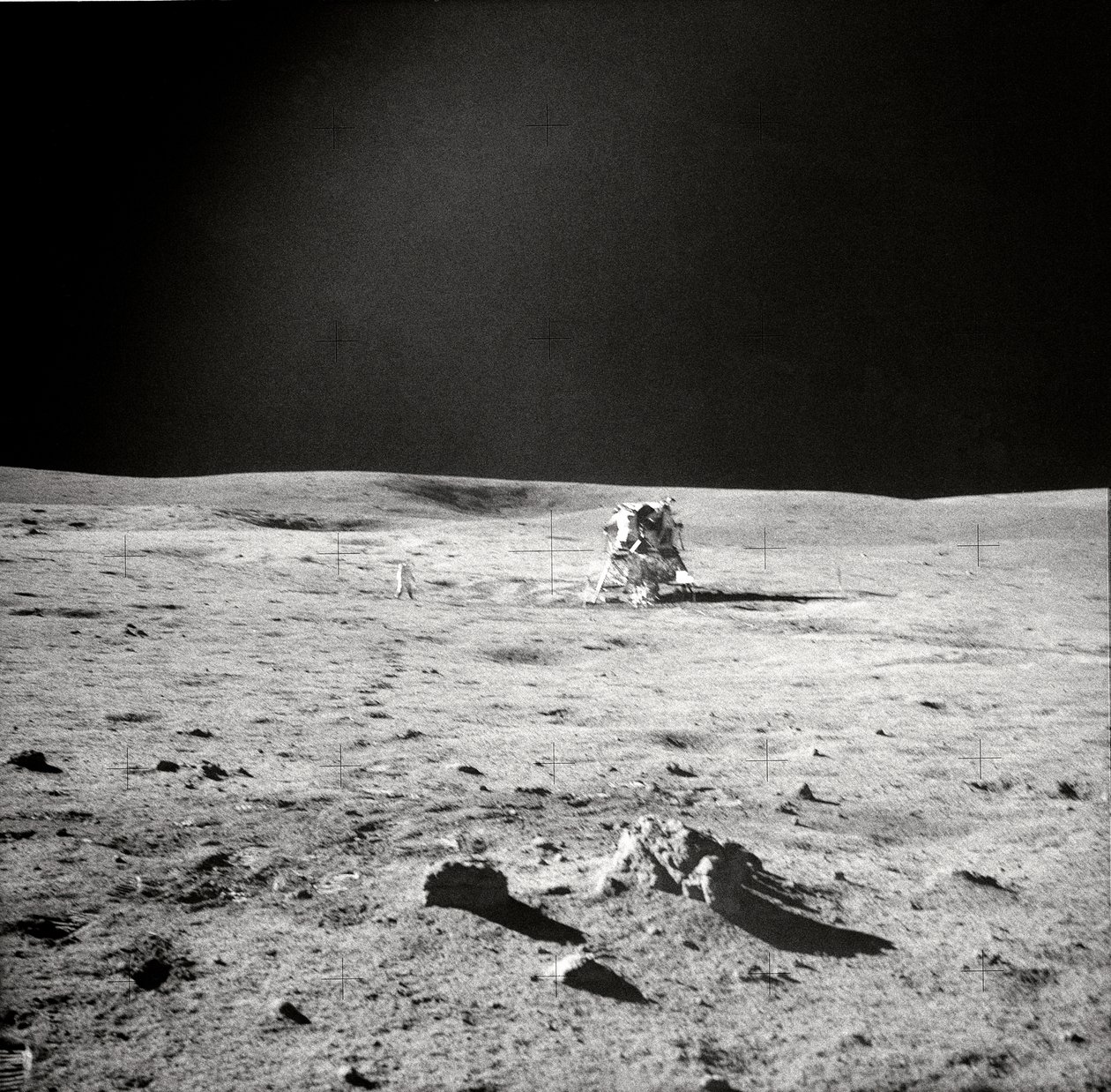 Apollo 14 EVA View, måneoverflate, 1971. av Edgar Mitchell