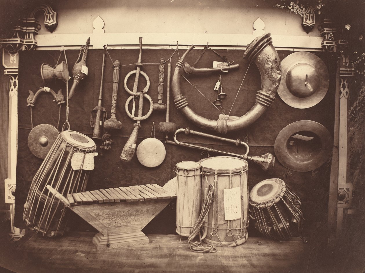 Still Life of Musical Instruments, ca. 1863 (svart-hvitt fotografi) av Edmond Lebel