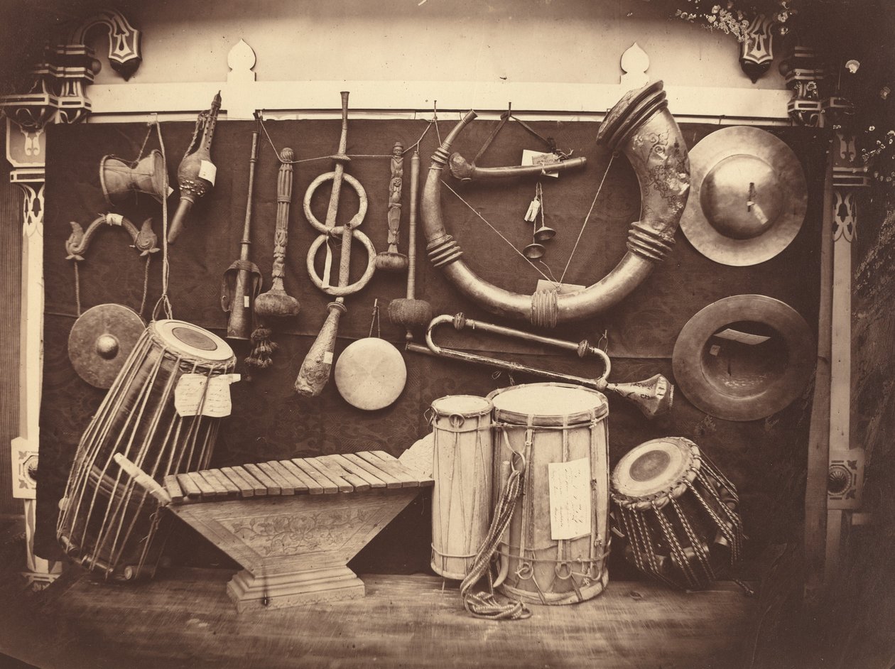 Stilleben av musikkinstrumenter av Edmond Lebel