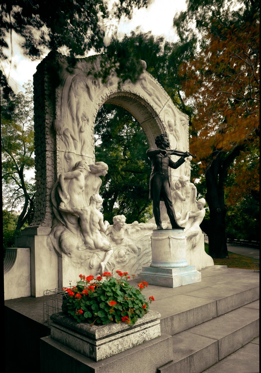 Monument til hyllest til den østerrikske komponisten og dirigenten Johann Strauss II (eller Johann Strauss sønn eller den unge eller Johann Sebastian Strauss) (1825-1899). Skulptur av Edmund von Hellmer (1850-1935). 1921. Wien, Stadtpark, Østerrike av Edmund Ritter von Hellmer