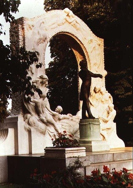 Monument til den østerrikske komponisten Johann Strauss den yngre av Edmund Ritter von Hellmer