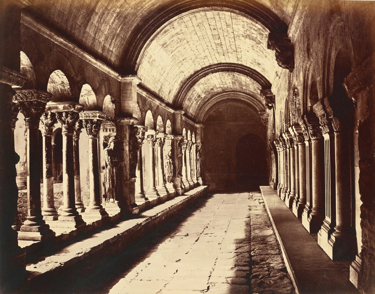 Arles. Klostergården i Saint-Trophime av Édouard Baldus