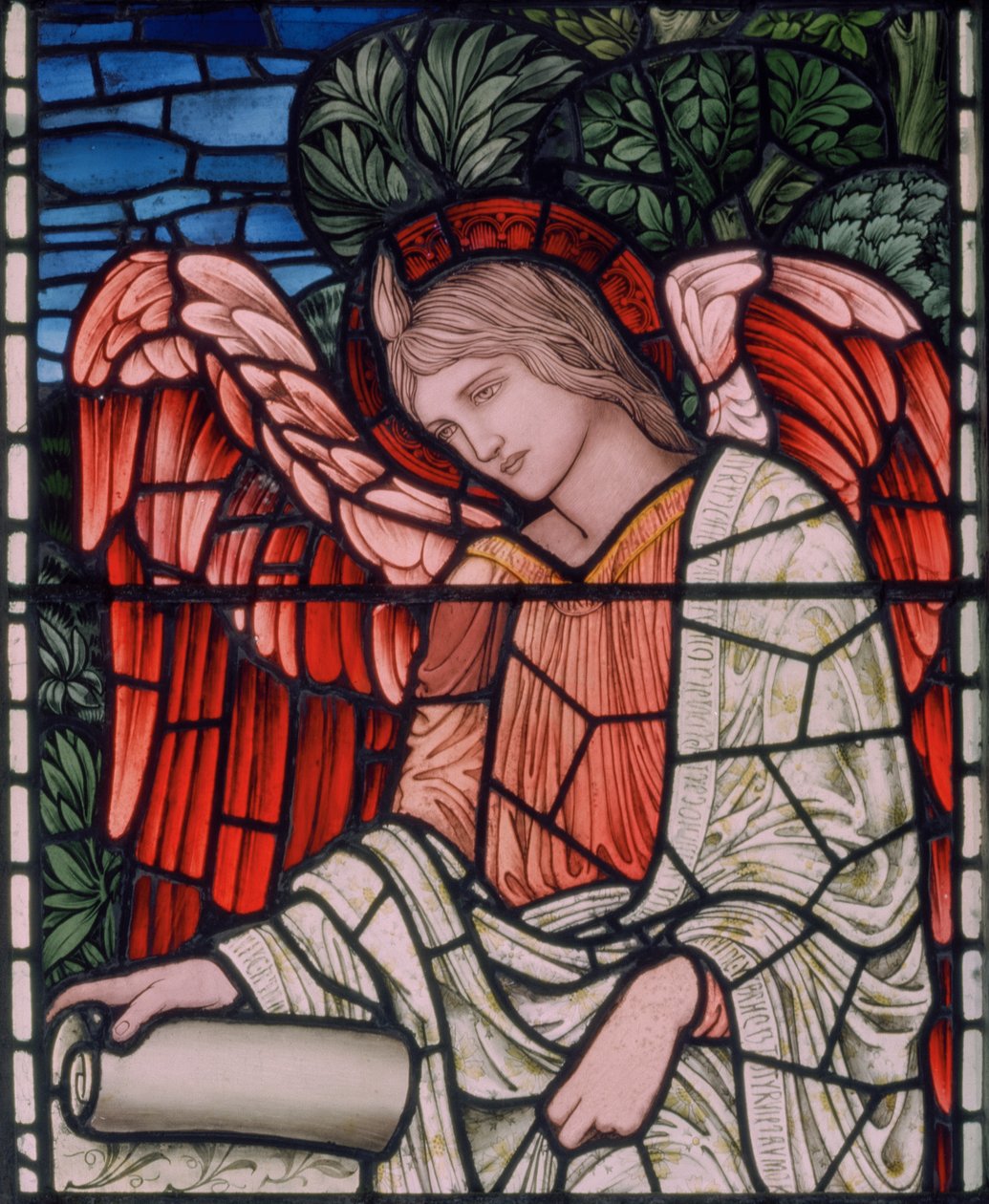 Birmingham, Acocks Green, St Mary The Virgin, Morris & Co., Edward Burne-Jones, John Henry Dearle (1859-1932), Angel with Scroll, detalj, 1895 av Edward Coley and Dearle Burne Jones