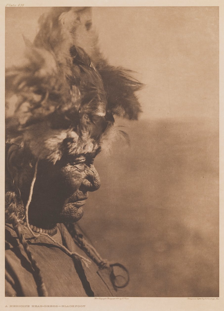 Seremoniell hodepryd - Blackfoot av Edward S. Curtis