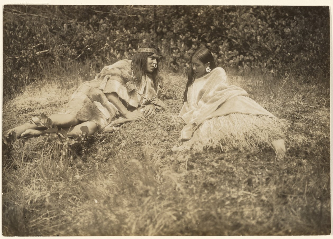 [Jeg vil innhente tjenestejenta, og ord om kjærlighet og rikdom vil kurtisere henne] av Edward S. Curtis