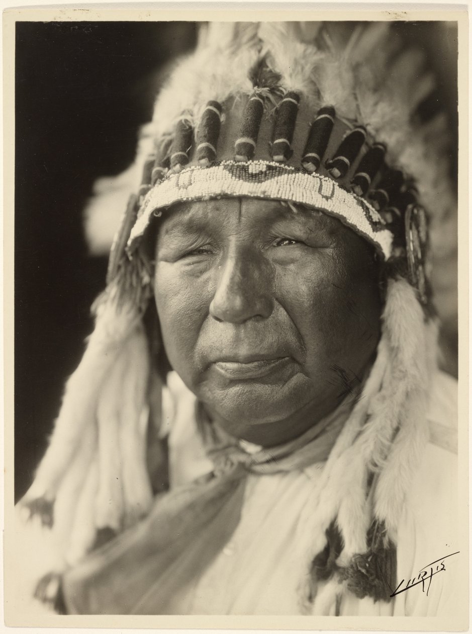 Pipe Stem – Her er av Edward S. Curtis