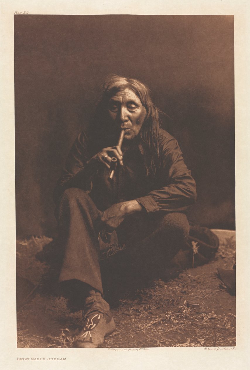 Portefølje VI, Plate 201: Kråkeørn – Piegan av Edward S. Curtis