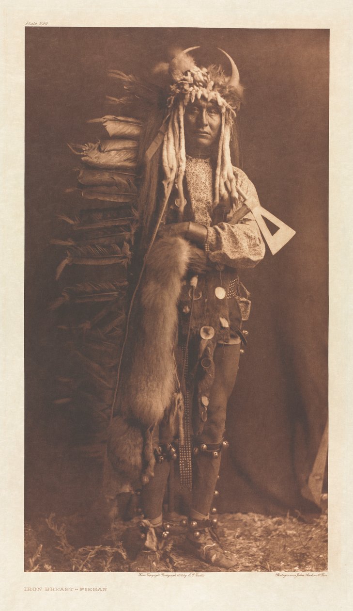 Portfolio VI, Plate 206: Jernbryst - Piegan av Edward S. Curtis