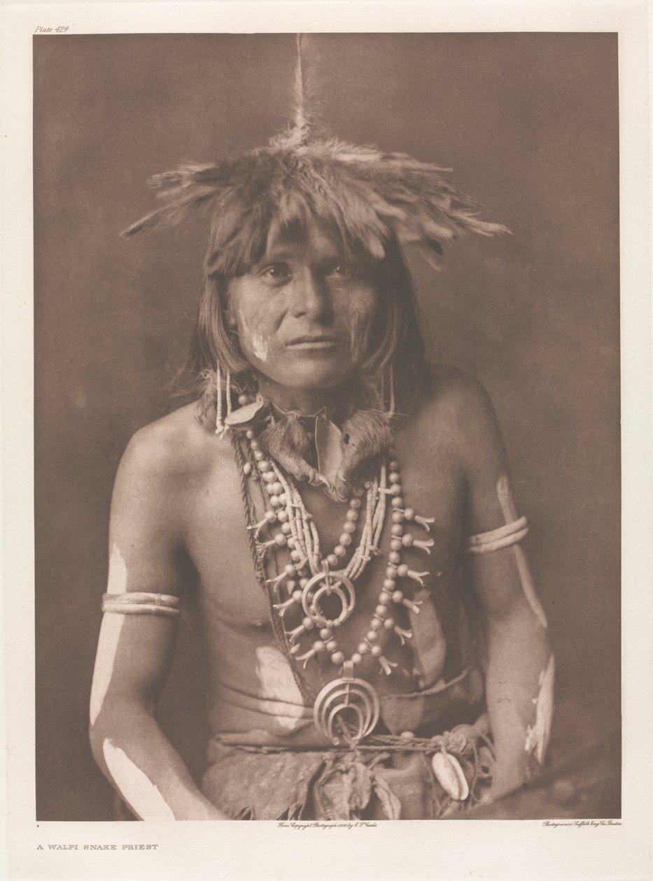 Portfolio XII, Plate 429: En Walpi Snake Priest av Edward S. Curtis
